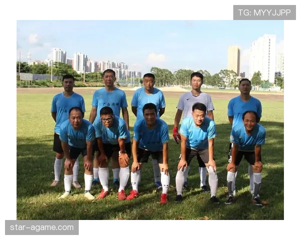 第四官员在足球比赛中具体负责哪些规则执行与临场管理？